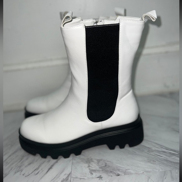 White boots - Picture 3 of 5